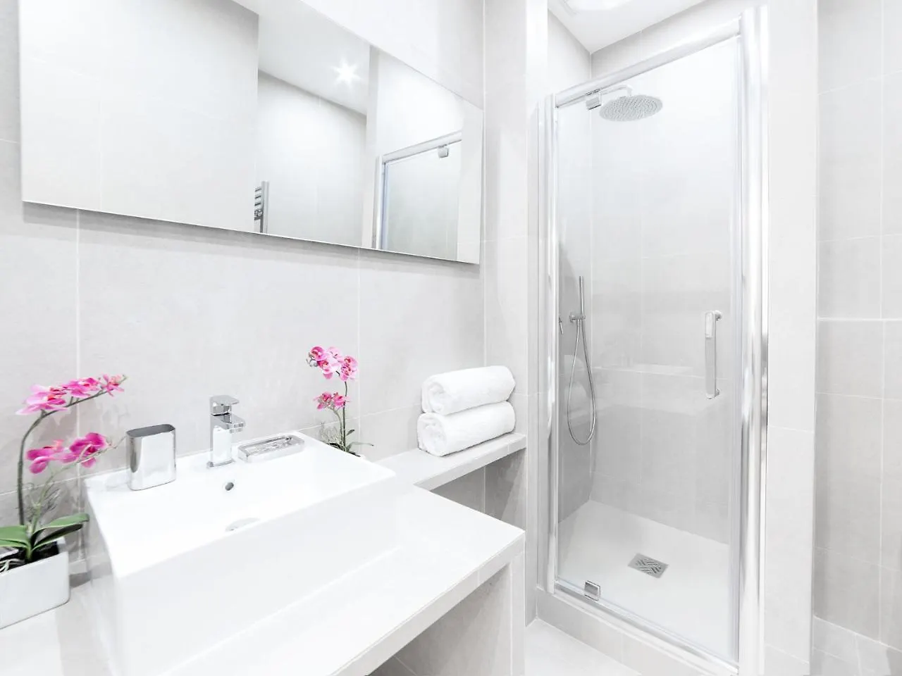 Livinparis - Luxury 3 & 4 Bedrooms Montmartre I *