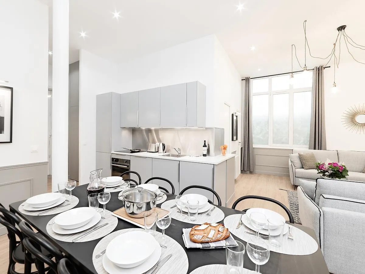 Livinparis - Luxury 3 & 4 Bedrooms Montmartre I *