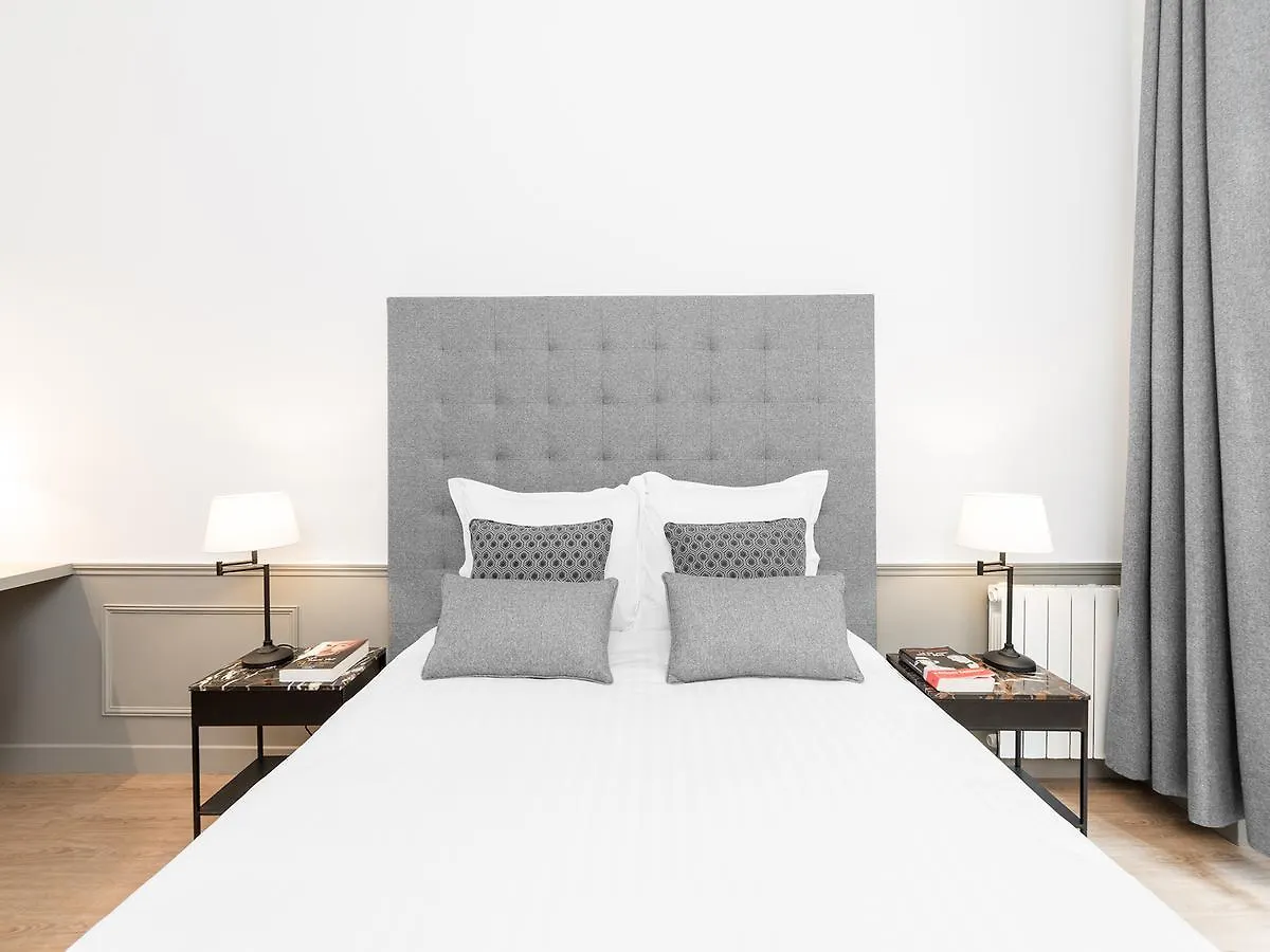 Livinparis - Luxury 3 & 4 Bedrooms Montmartre I Apartment *