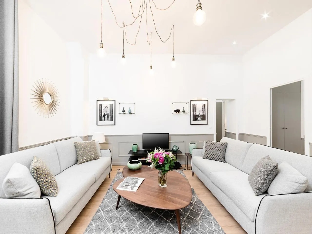 Apartment Livinparis - Luxury 3 & 4 Bedrooms Montmartre I Paris