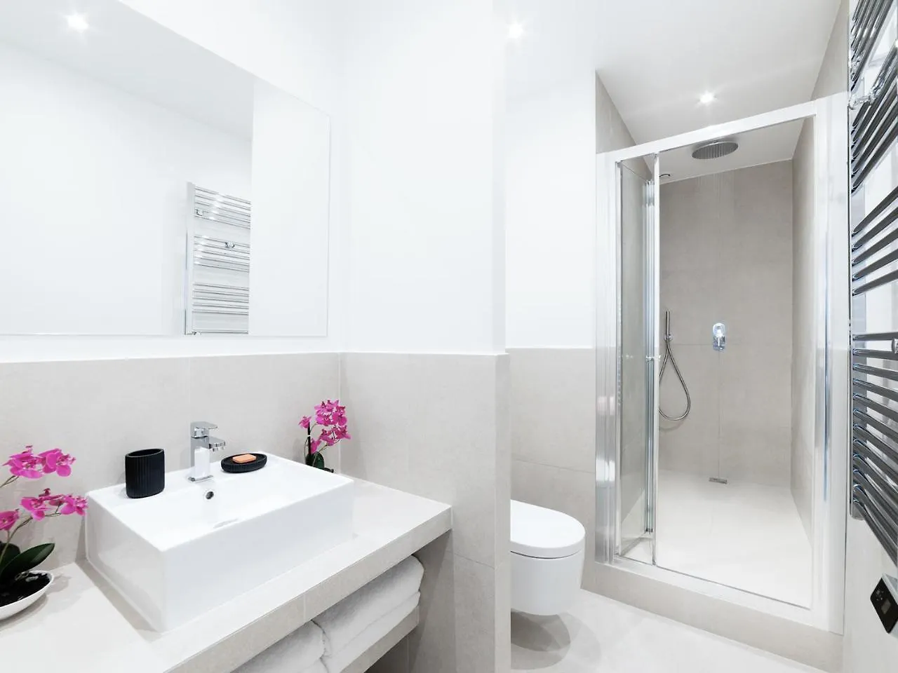 Livinparis - Luxury 3 & 4 Bedrooms Montmartre I